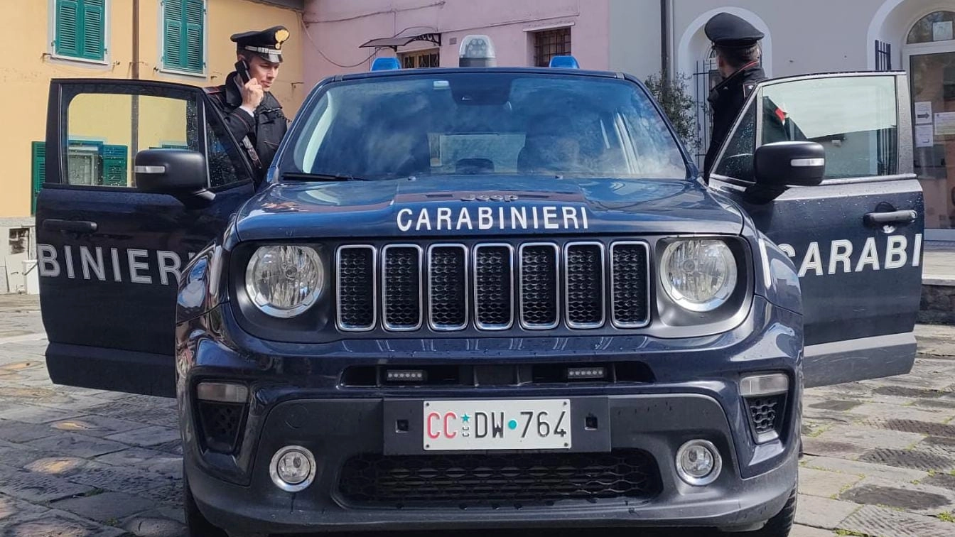 I carabinieri della radiomobile di Sarzana fermano l'uomo ad Arcola. Il tribunale della Spezia impone l'obbligo di firma