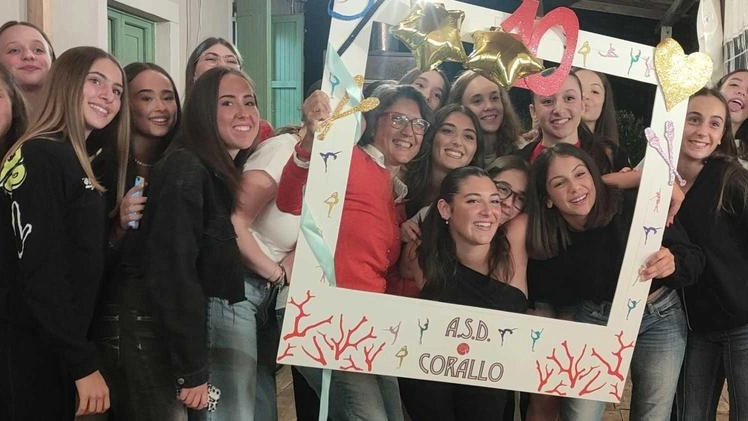 Le ginnaste della società di Bagnolo durante la festa per i 10 anni