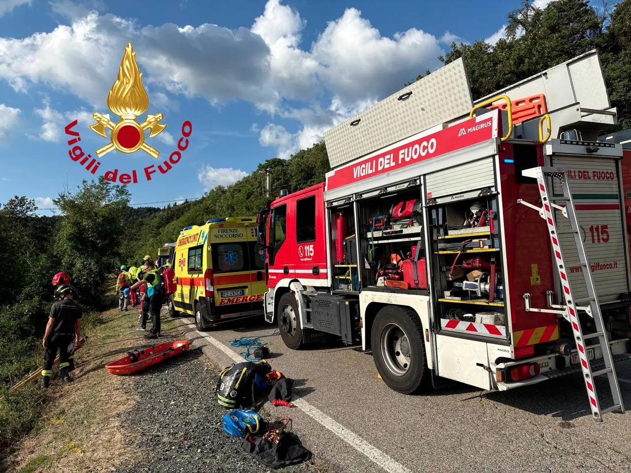 Motociclista finisce in una scarpata: recuperato dai vigili del fuoco e portato in ospedale con l’elisoccorso