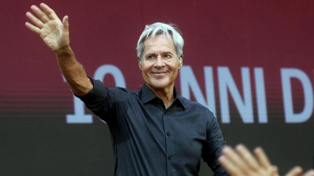 Claudio Baglioni ha annunciato l’addio ai live entro il 2026. Un concerto al Tettuccio sarebbe quindi una delle sue ultime esibizioni Claudio Baglioni ha annunciato l’addio ai live entro il 2026. Un concerto al Tettuccio sarebbe quindi una delle sue ultime esibizioni