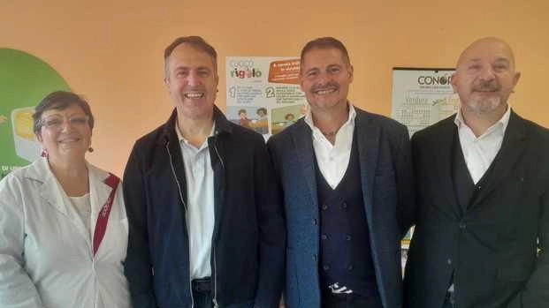 L’open day alla mensa di Piano di Conca per far vedere ai genitori come vengono preparati i cibi destinati ai loro figli