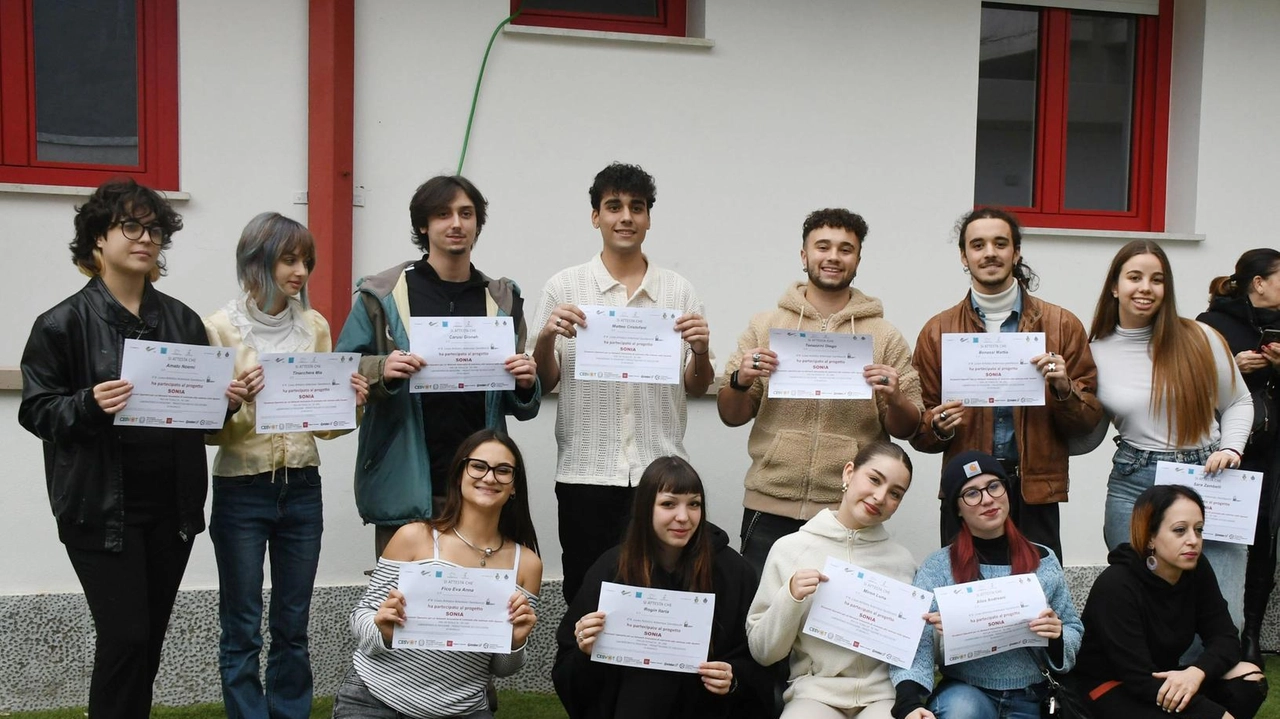 I dati raccolti dal centro ’Dune’ di Massa e dallo sportello ’Donna chiama donna’. Menconi: "Cento nuovi accessi e 46 in carico. In tre casi su quattro sono italiane". . I dati raccolti dal centro ’Dune’ di Massa e dallo sportello ’Donna chiama donna’. Menconi: "Cento nuovi accessi e 46 in carico. In tre casi su quattro sono italiane". .