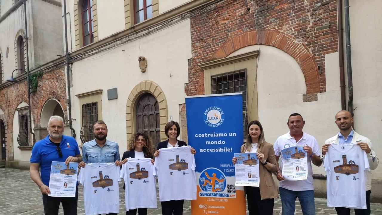 Il programma della giornata è stato presentato. dal sindaco, Sara D’Ambrosio e. dal presidente dell’associazione Luccasenzabarriere ODV, Domenico Passalacqua Il programma della giornata è stato presentato. dal sindaco, Sara D’Ambrosio e. dal presidente dell’associazione Luccasenzabarriere ODV, Domenico Passalacqua