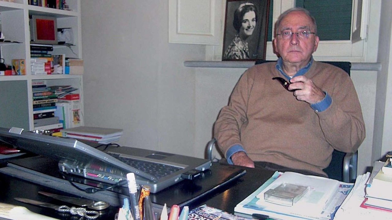 Mauro Seppia e la sua inseparabile pipa: è stato protagonista della politica nazionale