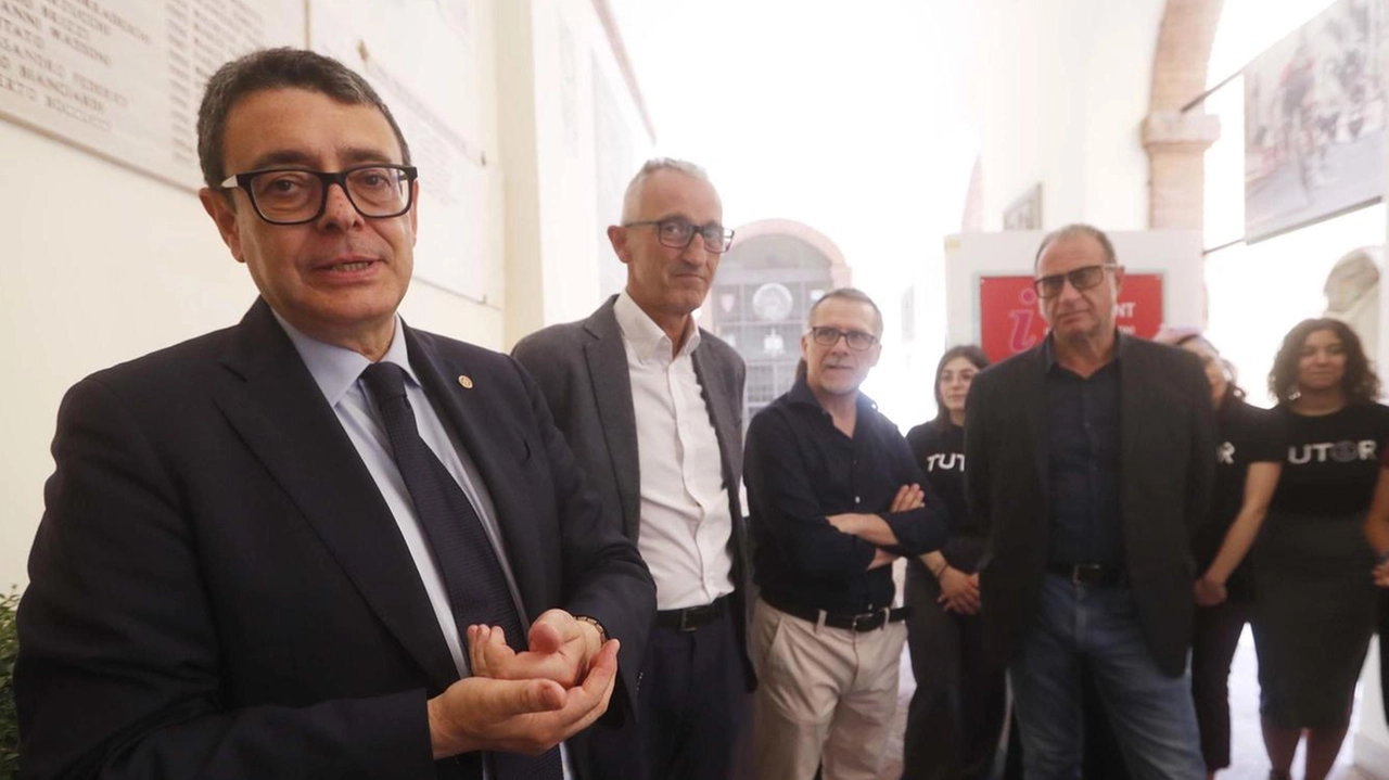 L’Università inaugura una struttura per informazioni sull’offerta didattica. Saranno disponibili anche tutti i servizi allo studio e la vita in città. L’Università inaugura una struttura per informazioni sull’offerta didattica. Saranno disponibili anche tutti i servizi allo studio e la vita in città.