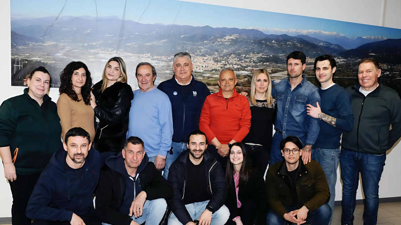 Il direttivo della Pro loco ’I due fiumi’ assieme al sindaco di Bolano, Paolo Adorni. Il nuovo presidente dell’associazione è Antonio Meconi Il direttivo della Pro loco ’I due fiumi’ assieme al sindaco di Bolano, Paolo Adorni. Il nuovo presidente dell’associazione è Antonio Meconi