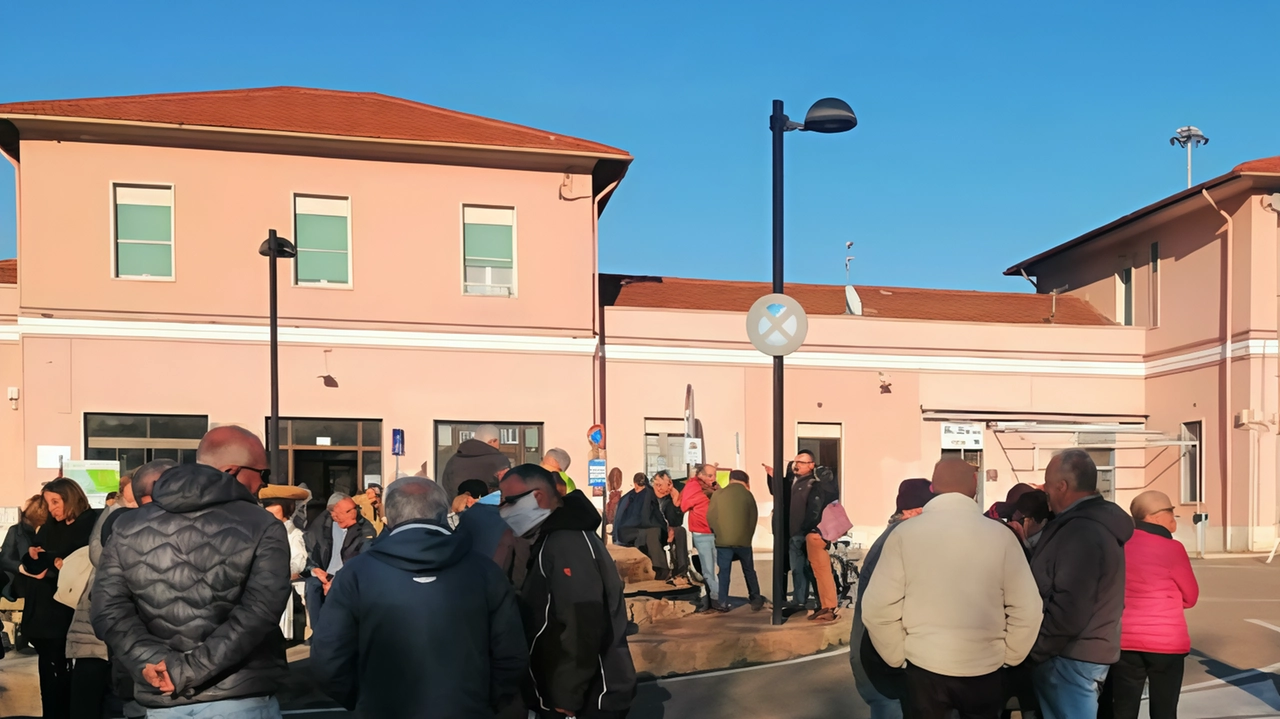 I cittadini chiedono sicurezza per le demolizioni alla ex Sitoco a Orbetello Scalo. Interviene anche la segreteria di zona della... I cittadini chiedono sicurezza per le demolizioni alla ex Sitoco a Orbetello Scalo. Interviene anche la segreteria di zona della...