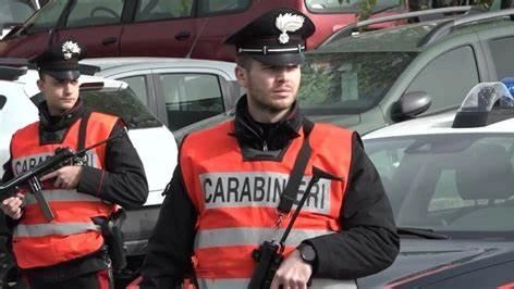 I carabinieri oltre alla droga, hanno sequestrato bilancini e soldi in contanti I carabinieri oltre alla droga, hanno sequestrato bilancini e soldi in contanti