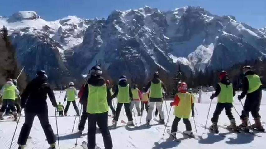 progetto tutti a valanga sugli sci studenti e docenti