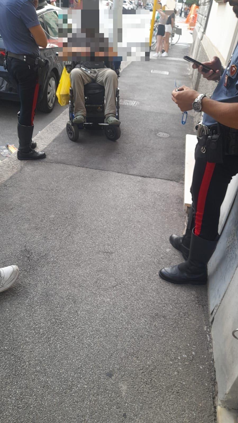 Strappano la collanina d’oro dal collo di un ragazzo disabile. Aggressione choc a Firenze Strappano la collanina d’oro dal collo di un ragazzo disabile. Aggressione choc a Firenze