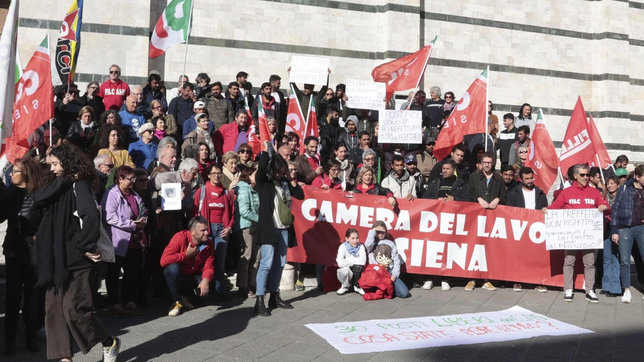 La manifestazione di ieri, accanto la prima notte al Circolo Arci-Pd di via di Città La manifestazione di ieri, accanto la prima notte al Circolo Arci-Pd di via di Città