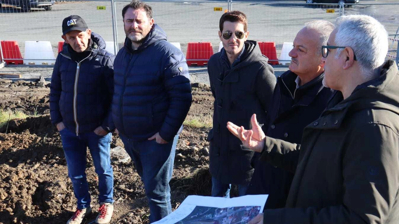 Il sopralluogo del presidente Sodini con il sindaco di. Licciana Martelloni Il sopralluogo del presidente Sodini con il sindaco di. Licciana Martelloni