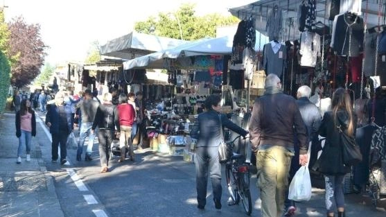 I banchi del mercato infrasettimanale del giovedì ad Altopascio I banchi del mercato infrasettimanale del giovedì ad Altopascio