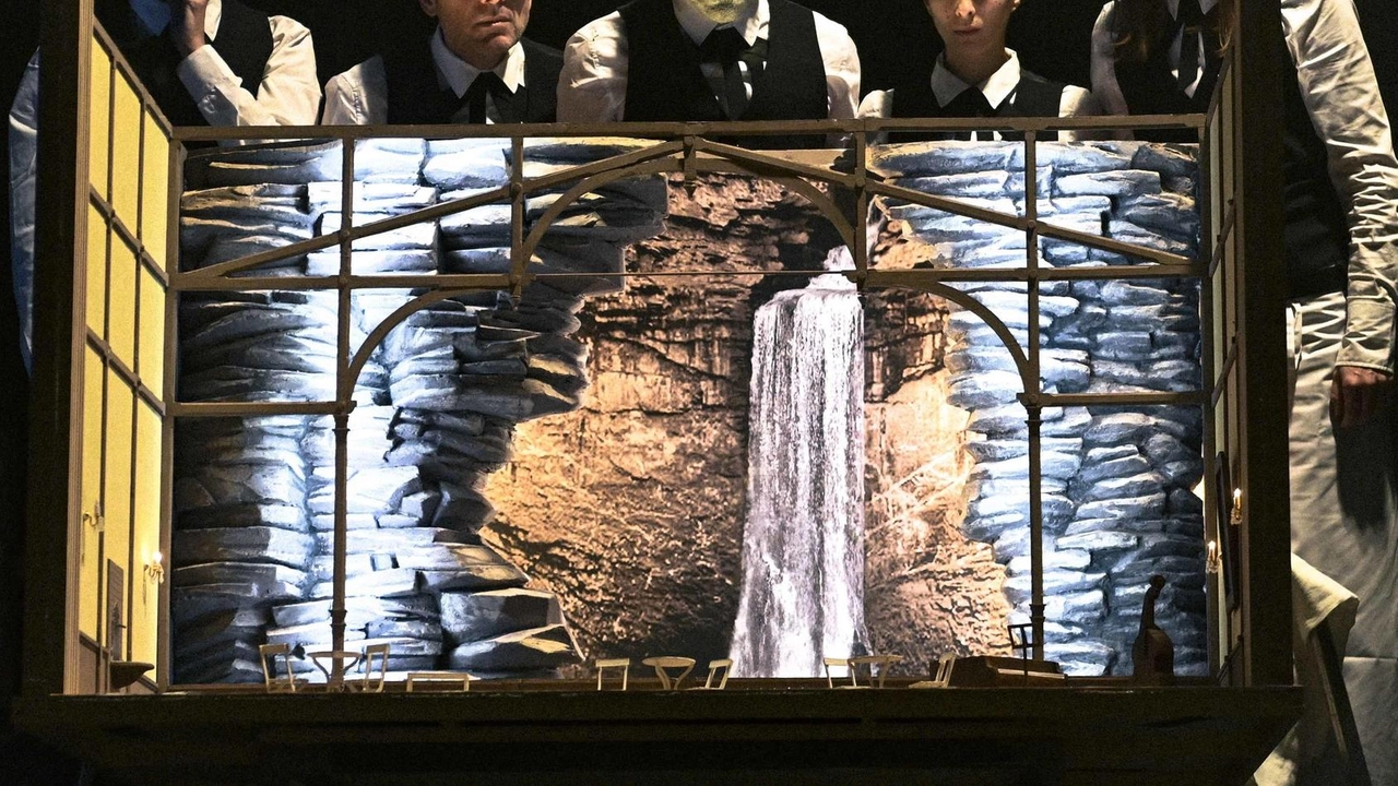 Prima nazionale a Perugia per “Tourist Trap“, il nuovo spettacolo del musicista e regista zurighese Thom Luz, uno dei massimi... Prima nazionale a Perugia per “Tourist Trap“, il nuovo spettacolo del musicista e regista zurighese Thom Luz, uno dei massimi...
