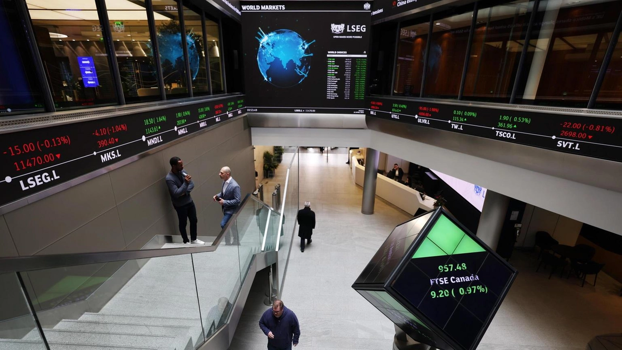 Le Borse europee calano dopo l'attacco di Israele all'Iran, mentre oro e petrolio registrano un'impennata. Le Borse europee calano dopo l'attacco di Israele all'Iran, mentre oro e petrolio registrano un'impennata.