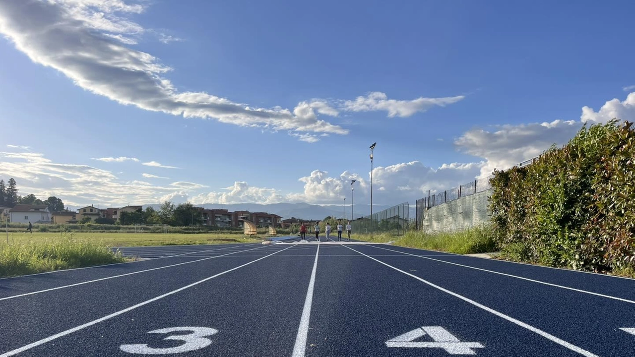 Una panoramica della nuova pista di atletica del campo Barni Una panoramica della nuova pista di atletica del campo Barni