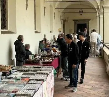 Il centro storico e i tesori d’epoca. Una domenica con il mercatino