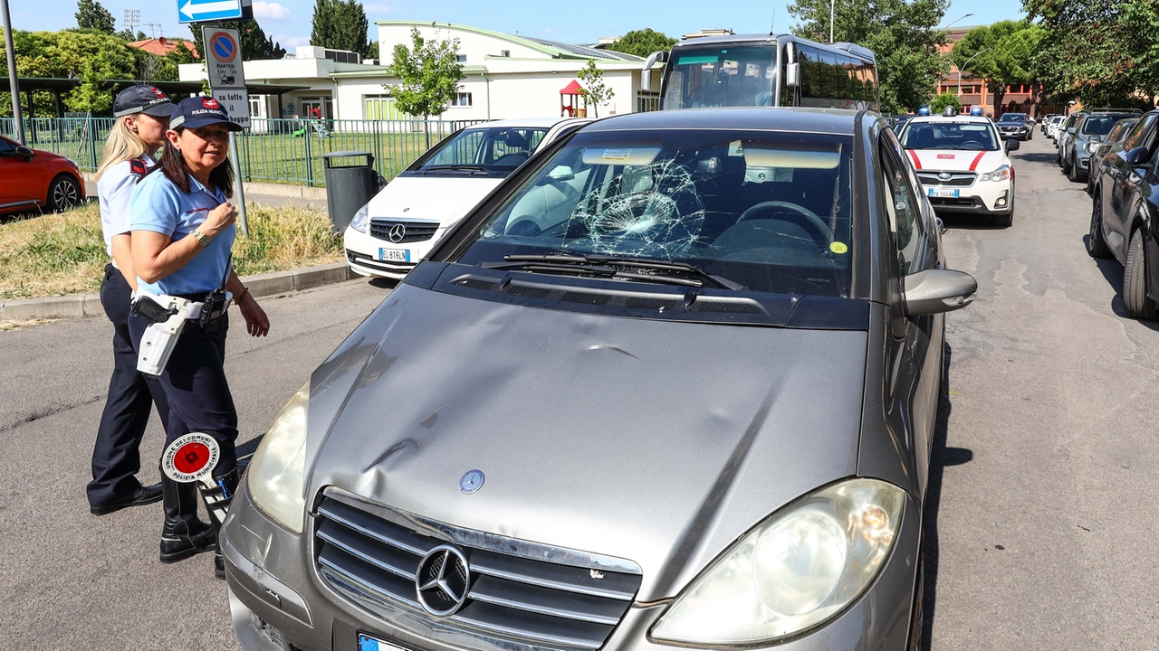 L'auto coinvolta nell'incidente con la bicicletta in via Carducci a Empoli (Foto Gasperini / Germogli) L'auto coinvolta nell'incidente con la bicicletta in via Carducci a Empoli (Foto Gasperini / Germogli)