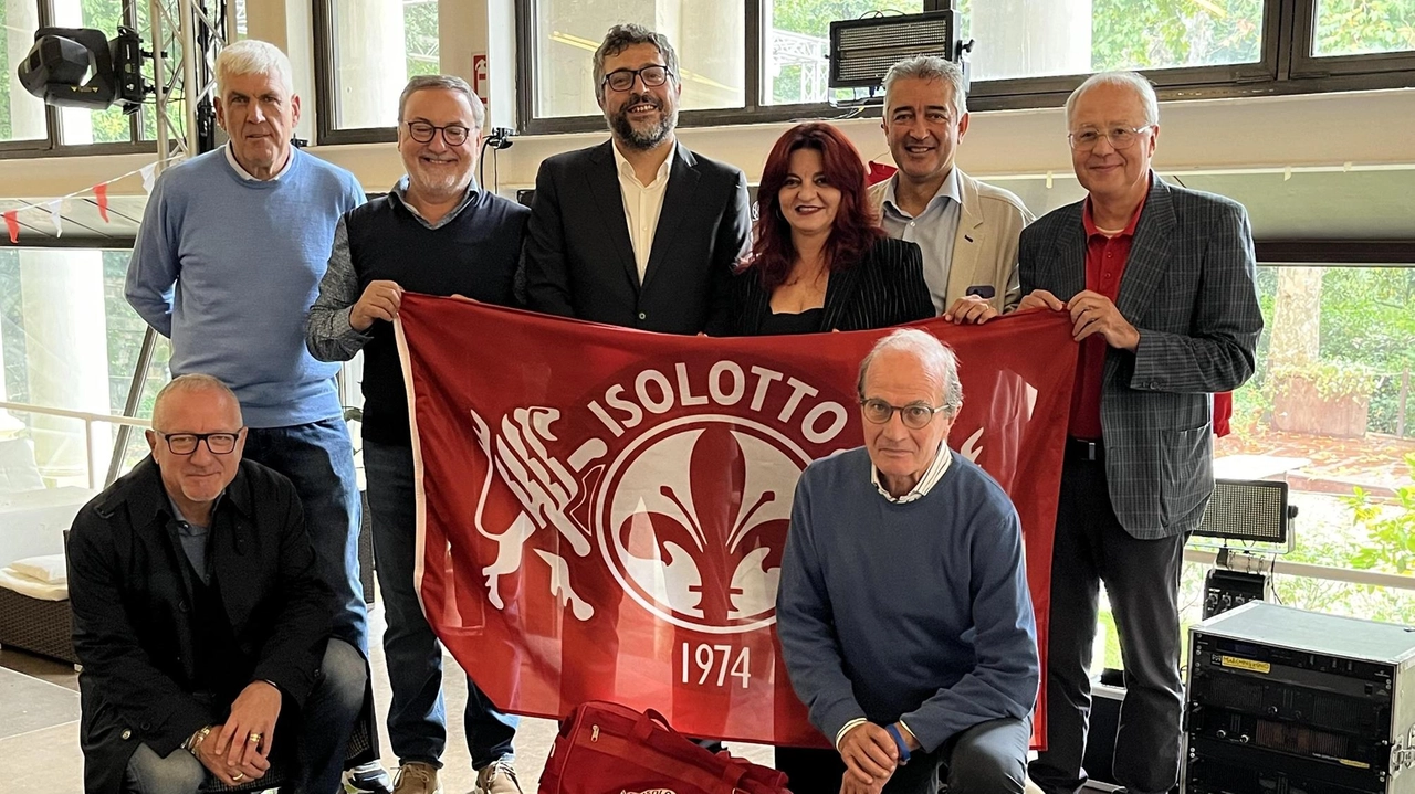 Il gruppo dirigente dell’Isolotto: la società ha compiuto 50 anni Il gruppo dirigente dell’Isolotto: la società ha compiuto 50 anni