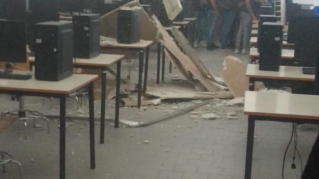 Gli studenti nell’aula del crollo Gli studenti nell’aula del crollo