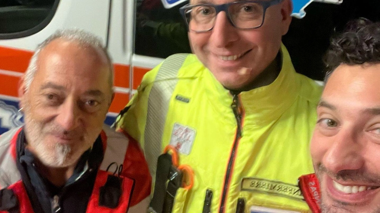 Il presidente della Pubblica Pellegrini insieme a. Icolari e all’infermiere del 118