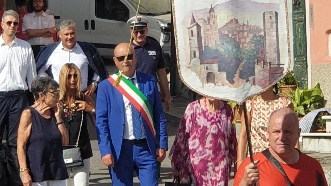 Un’immagine dello ’Strazo’ che i rioni di Vezzano si contendono da decenni nella tradizionale Sagra dell’uva Un’immagine dello ’Strazo’ che i rioni di Vezzano si contendono da decenni nella tradizionale Sagra dell’uva