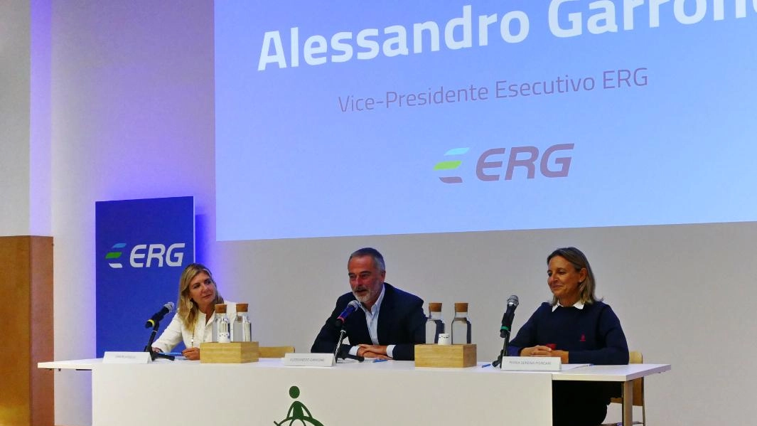 Quattrocento moduli saranno allestiti in due parcheggi, comprese sei colonnine di ricarica. L’energia generata coprirà parte del fabbisogno energetico del Camp di Limestre. Quattrocento moduli saranno allestiti in due parcheggi, comprese sei colonnine di ricarica. L’energia generata coprirà parte del fabbisogno energetico del Camp di Limestre.