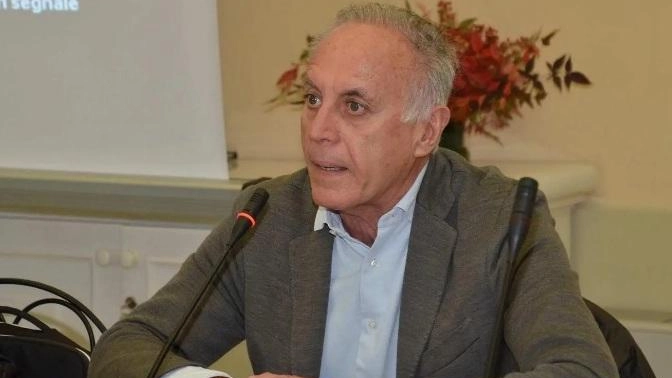 Il presidente degli albergatori di Forte dei Marmi, Paolo Corchia, sottolinea le sfide del settore turistico, evidenziando la necessità di valorizzare le professionalità e affrontare la disaffezione dei giovani al lavoro nel turismo. Propone soluzioni come la formazione e la collaborazione con scuole alberghiere straniere. Il presidente degli albergatori di Forte dei Marmi, Paolo Corchia, sottolinea le sfide del settore turistico, evidenziando la necessità di valorizzare le professionalità e affrontare la disaffezione dei giovani al lavoro nel turismo. Propone soluzioni come la formazione e la collaborazione con scuole alberghiere straniere.