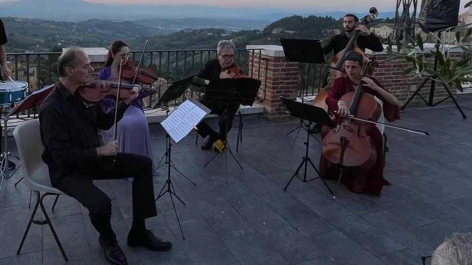 L'undicesima edizione dei "Concerti dell'Alba" di UmbriaEnsemble a Perugia si concluderà con la storia in musica della famiglia Bach, celebrazione all'alba con opere di Johann Sebastian e dei suoi figli talentuosi. Ingresso libero. L'undicesima edizione dei "Concerti dell'Alba" di UmbriaEnsemble a Perugia si concluderà con la storia in musica della famiglia Bach, celebrazione all'alba con opere di Johann Sebastian e dei suoi figli talentuosi. Ingresso libero.