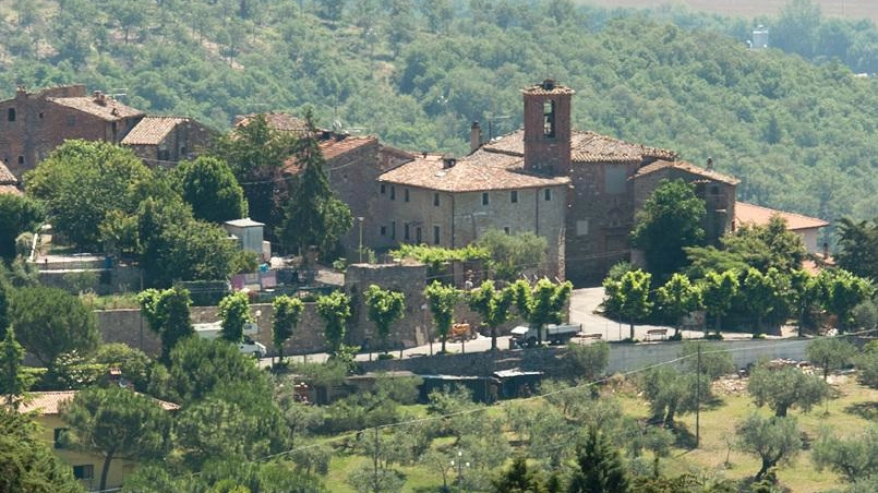 Il castello di Antria conserva ancora alcune torri perimetrali e una. porta d’ingresso sovrastata da beccatelli Il castello di Antria conserva ancora alcune torri perimetrali e una. porta d’ingresso sovrastata da beccatelli