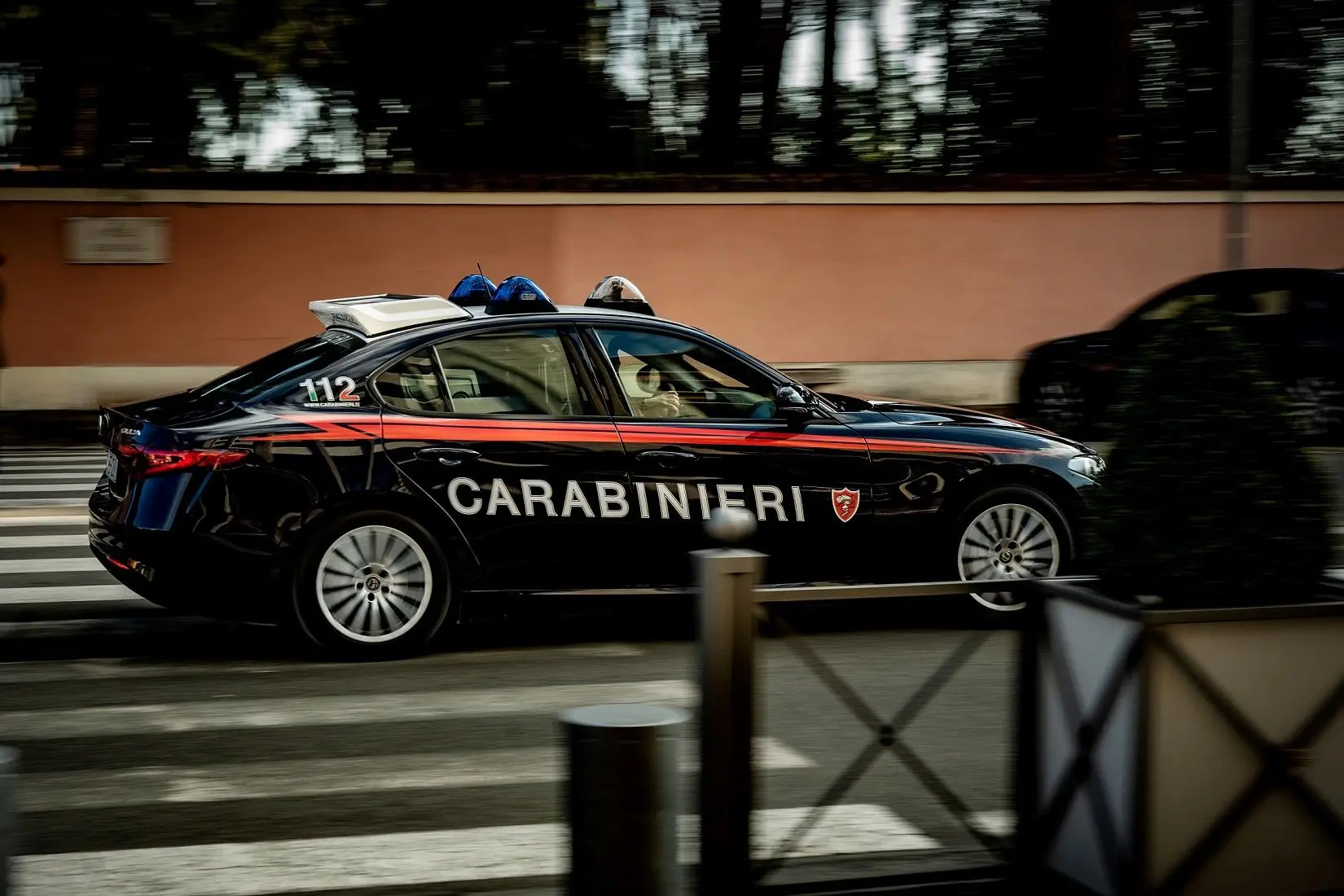 Violenza sessuale, lesioni e furto: doppia condanna a 9 anni