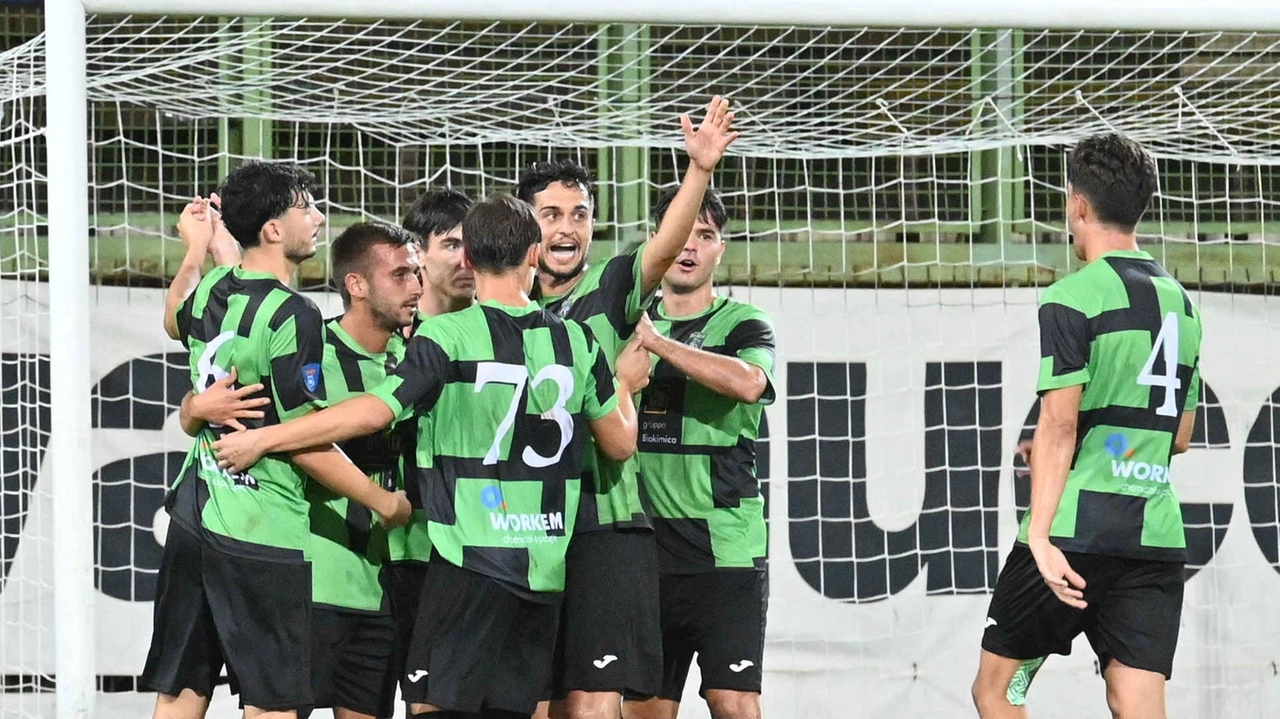 La gioia del Tuttocuoio dopo il gol a Pistoia La gioia del Tuttocuoio dopo il gol a Pistoia