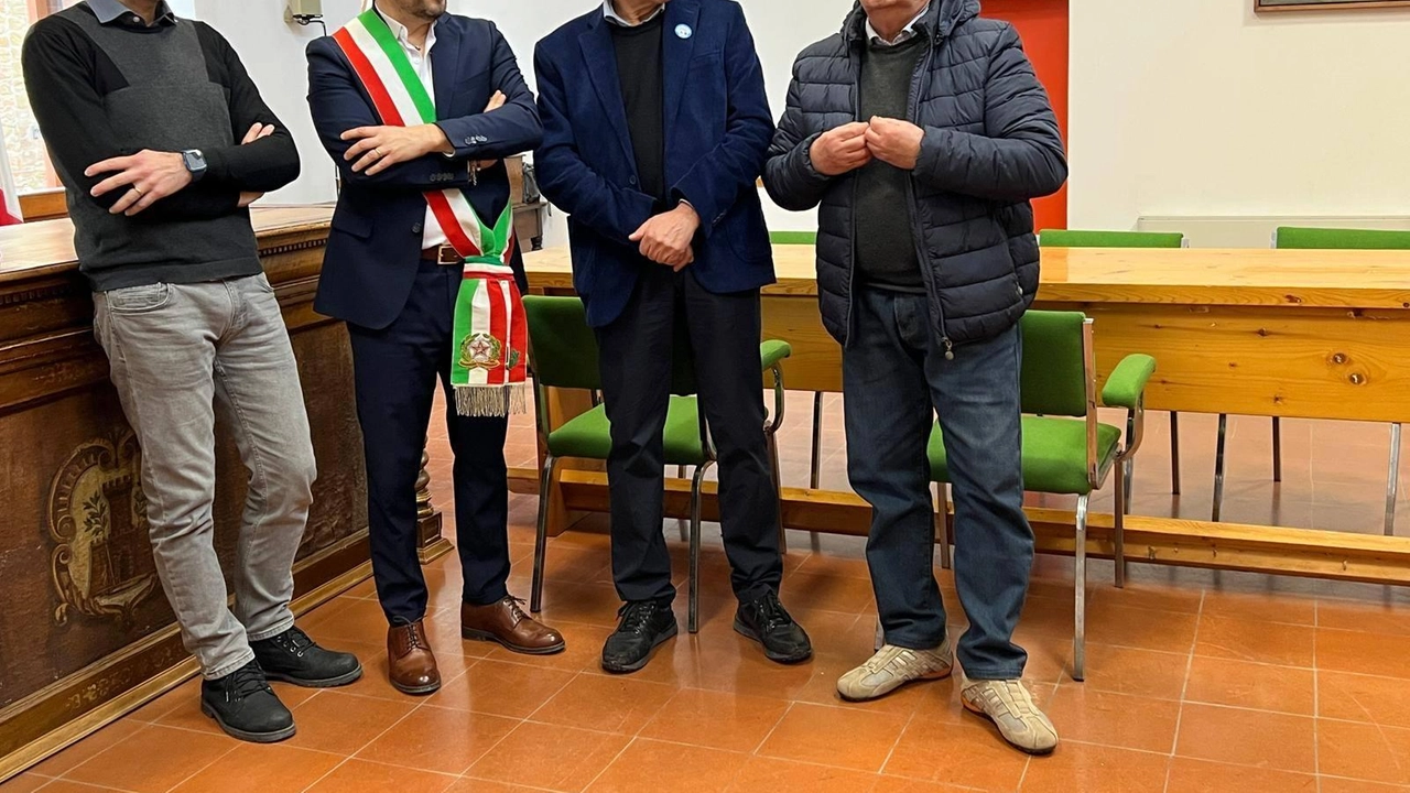 PACIANO - Oriano Spadoni e Jean Luc Cottier sono “ambasciatori di Paciano nel mondo“. Si è svolta ieri la cerimonia... PACIANO - Oriano Spadoni e Jean Luc Cottier sono “ambasciatori di Paciano nel mondo“. Si è svolta ieri la cerimonia...