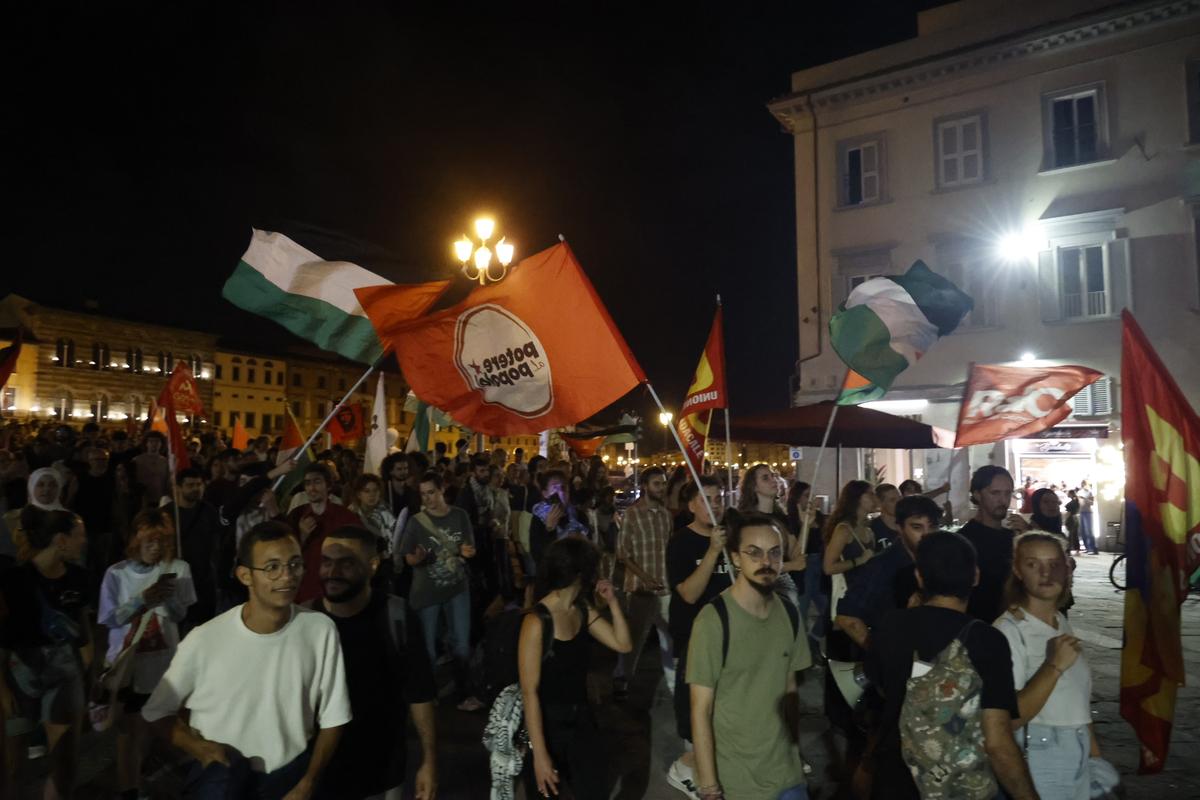 blitz pro pal a pisa la replica del collettivo la violenza 232 stata del professore