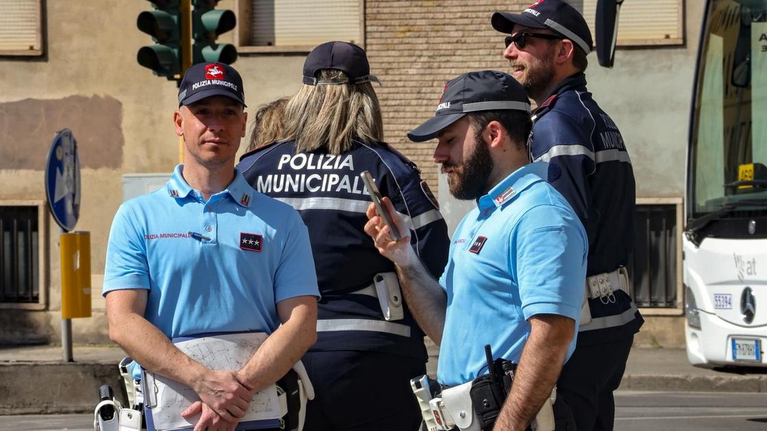 Investe una ragazza e scappa. Rintracciato dalla municipale Investe una ragazza e scappa. Rintracciato dalla municipale