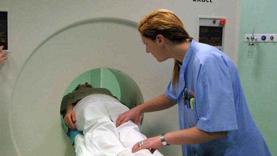 Verrà sostituita con un macchinario all’avanguardia la Tac dell’ospedale di Bibbiena, il direttore generale D’Urso ha firmato la delibera per l’acquisto Verrà sostituita con un macchinario all’avanguardia la Tac dell’ospedale di Bibbiena, il direttore generale D’Urso ha firmato la delibera per l’acquisto