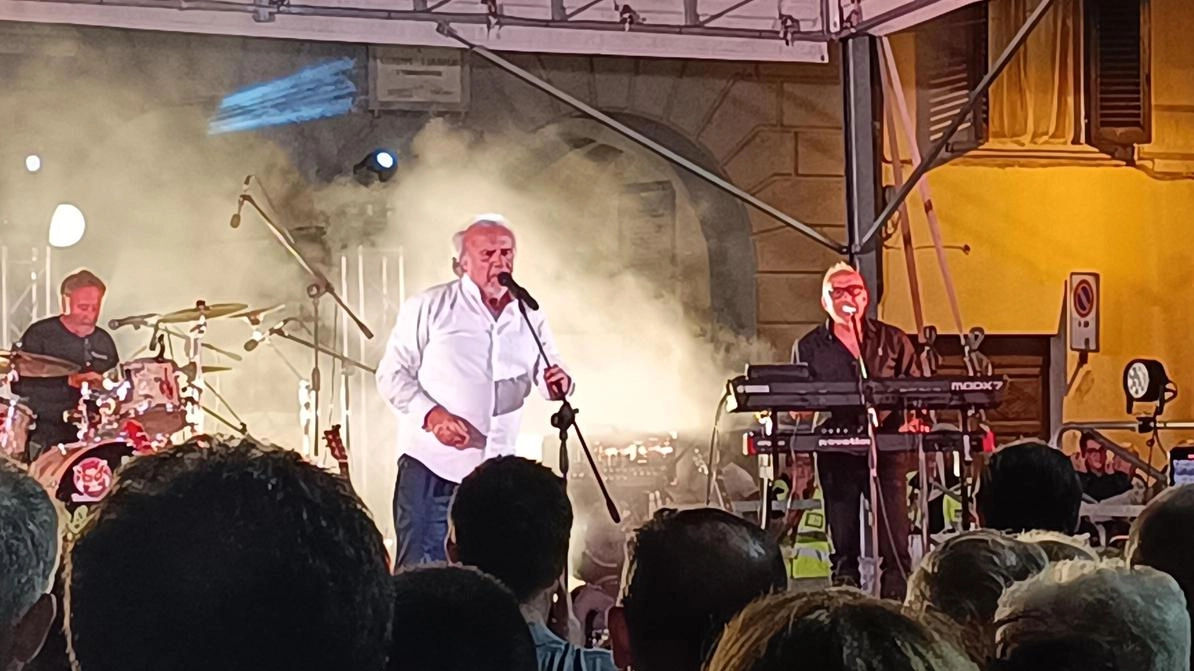 La rassegna culturale itinerante è ormai un appuntamento fisso che coinvolge i comuni del Valdarno. Si parte il 4 luglio a Castelnuovo dei Sabbioni con il concerto del cantautore Giacomo Rossetti . La rassegna culturale itinerante è ormai un appuntamento fisso che coinvolge i comuni del Valdarno. Si parte il 4 luglio a Castelnuovo dei Sabbioni con il concerto del cantautore Giacomo Rossetti .