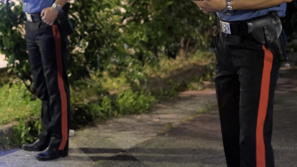 Nella mattinata del 17 luglio i militari si sono precipitati a Castel San Niccolò dove era in corso una manovra di rianimazione del 118 di un uomo di 43 anni in fin di vita. I. l personale del 118 aveva provveduto a fare all’uomo un massaggio cardiaco Nella mattinata del 17 luglio i militari si sono precipitati a Castel San Niccolò dove era in corso una manovra di rianimazione del 118 di un uomo di 43 anni in fin di vita. I. l personale del 118 aveva provveduto a fare all’uomo un massaggio cardiaco