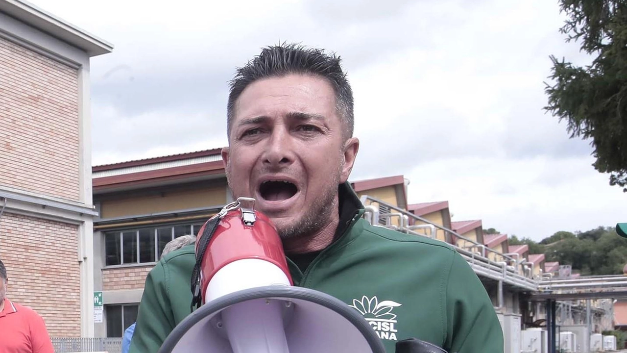 La vertenza occupazionale dei lavoratori di Pay Care a Siena si aggrava con la scadenza del contratto di solidarietà. Il sindacato chiede intervento alle istituzioni per garantire il futuro dei dipendenti. La vertenza occupazionale dei lavoratori di Pay Care a Siena si aggrava con la scadenza del contratto di solidarietà. Il sindacato chiede intervento alle istituzioni per garantire il futuro dei dipendenti.