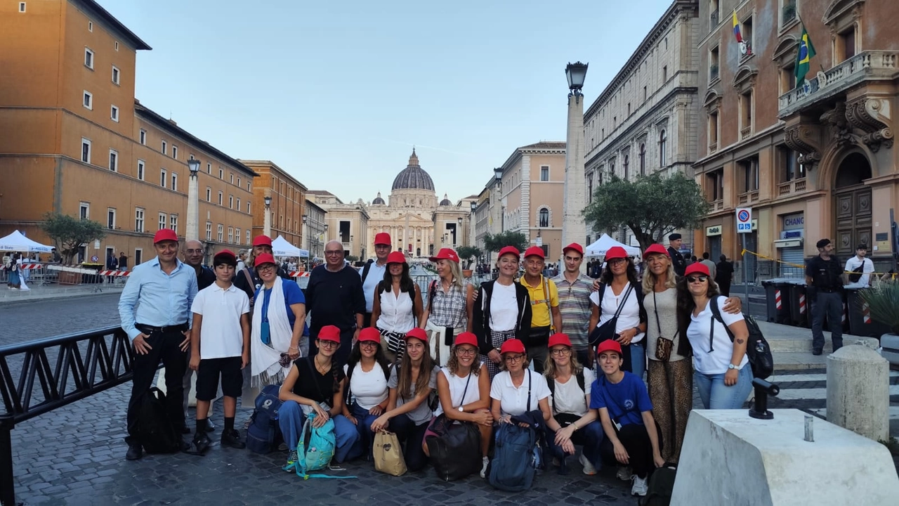 La delegazione del Leone XII e sullo sfondo San Pietro