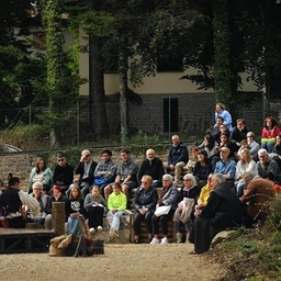 Due spettacoli e un trekking naturalistico aprono la rassegna “Anfiteatro Naturalis” a Chiusi della Verna