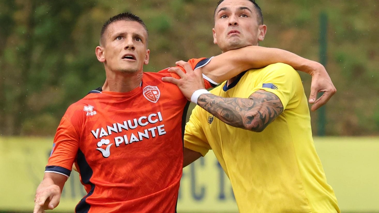 Un corpo a corpo fra Lorenzo Pinzauti e Daniel Tonoli (Fiocchi) Un corpo a corpo fra Lorenzo Pinzauti e Daniel Tonoli (Fiocchi)