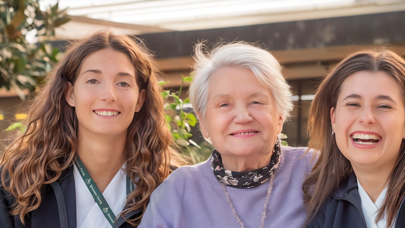 Il centro diurno ’Casa insieme’ è un servizio. per favorire la socialità e il benessere. dei più anziani Il centro diurno ’Casa insieme’ è un servizio. per favorire la socialità e il benessere. dei più anziani