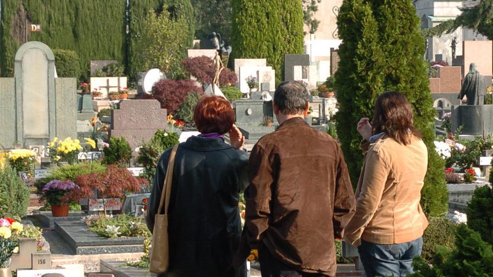 Cimiteri si cambia, gestione esterna. Due anni di servizio sperimentale Cimiteri si cambia, gestione esterna. Due anni di servizio sperimentale
