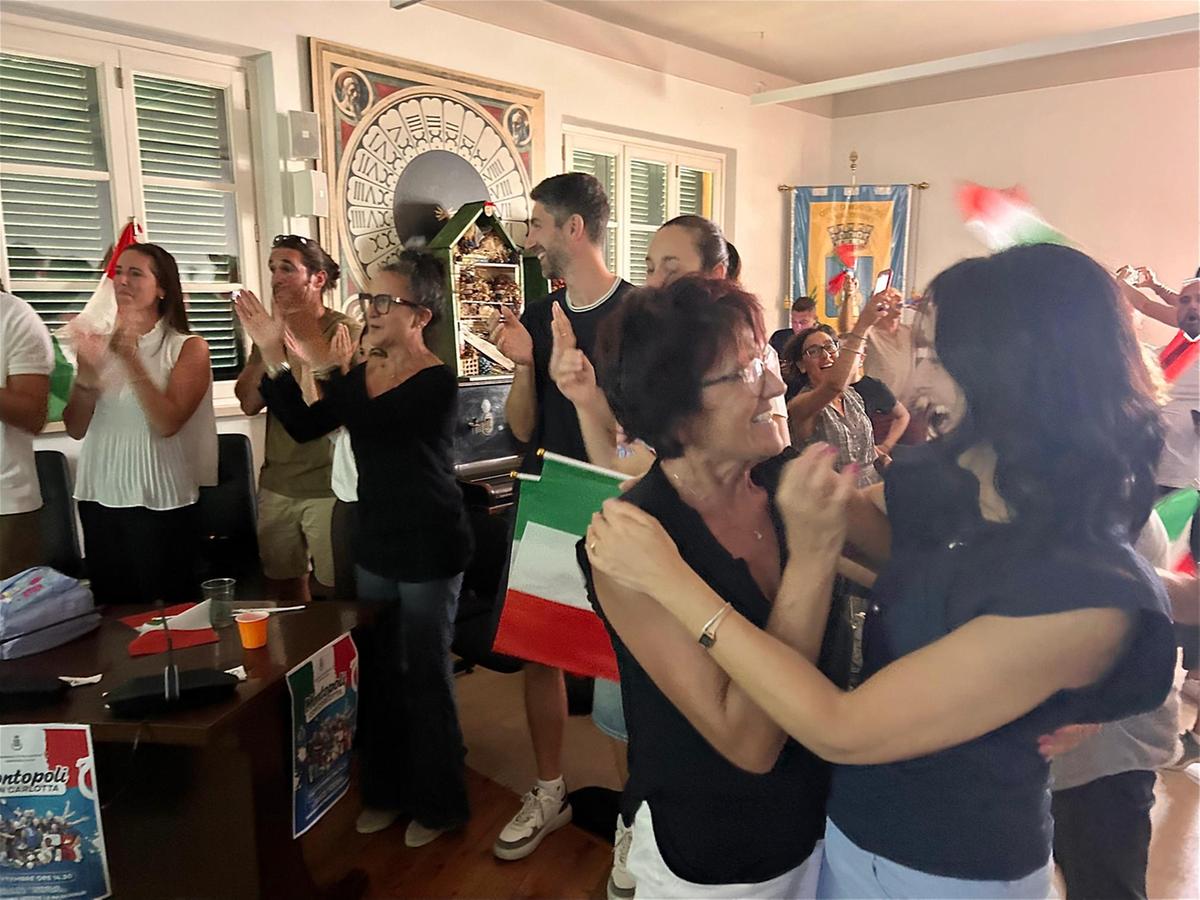 Montopoli in festa per Carlotta. Il volley azzurro sul tetto del mondo. Cambi decisiva per la vittoria Montopoli in festa per Carlotta. Il volley azzurro sul tetto del mondo. Cambi decisiva per la vittoria