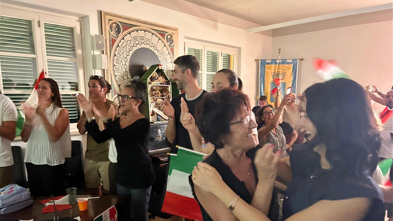 Tutto il paese alle 14.30 a vedere il match dalla sala del consiglio comunale. La gioia della sindaca Linda. Vanni. Complimenti bipartisan anche dal presidente del consiglio regionale Mazzeo e dalla leghista Meini. . Tutto il paese alle 14.30 a vedere il match dalla sala del consiglio comunale. La gioia della sindaca Linda. Vanni. Complimenti bipartisan anche dal presidente del consiglio regionale Mazzeo e dalla leghista Meini. .