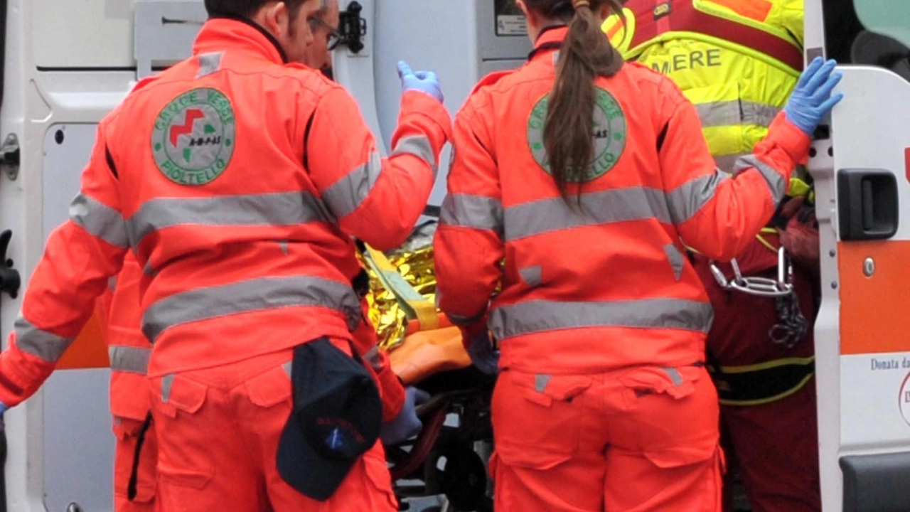 Sul posto anche i soccorsi della Pubblica assistenza, oltre all’intervento dei militari dell’Arma, arrivati in pochi minuti