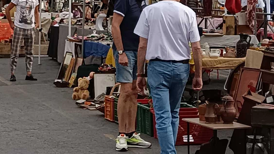 Domani a Pescia si terrà una speciale edizione di Pescia Antiqua, abbinata al Palio cittadino. Sfilate, mercatini e iniziative animeranno il centro storico, attirando un vasto pubblico. Domani a Pescia si terrà una speciale edizione di Pescia Antiqua, abbinata al Palio cittadino. Sfilate, mercatini e iniziative animeranno il centro storico, attirando un vasto pubblico.