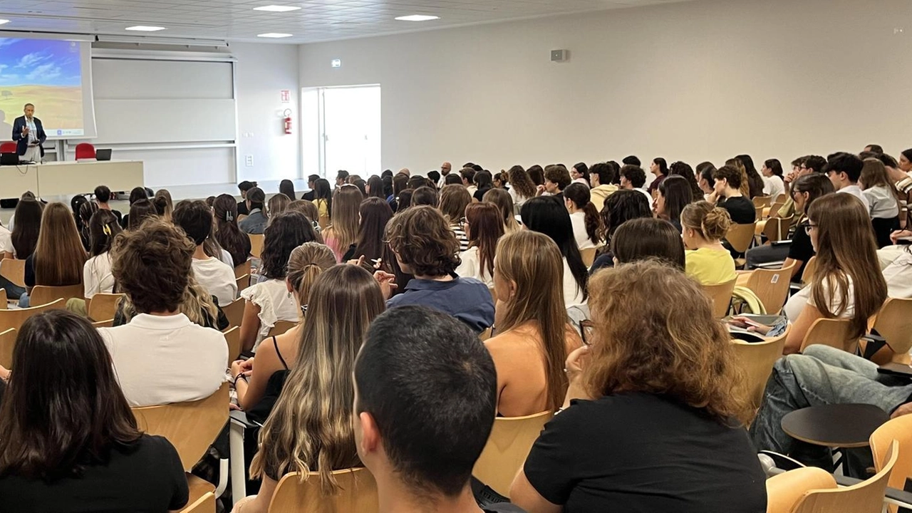 Boom di iscritti a Unipi per il semestre filtro di Medicina all’Università di Pisa, che ieri ha accolto ben 1873 studenti al Polo San Rossore Boom di iscritti a Unipi per il semestre filtro di Medicina all’Università di Pisa, che ieri ha accolto ben 1873 studenti al Polo San Rossore