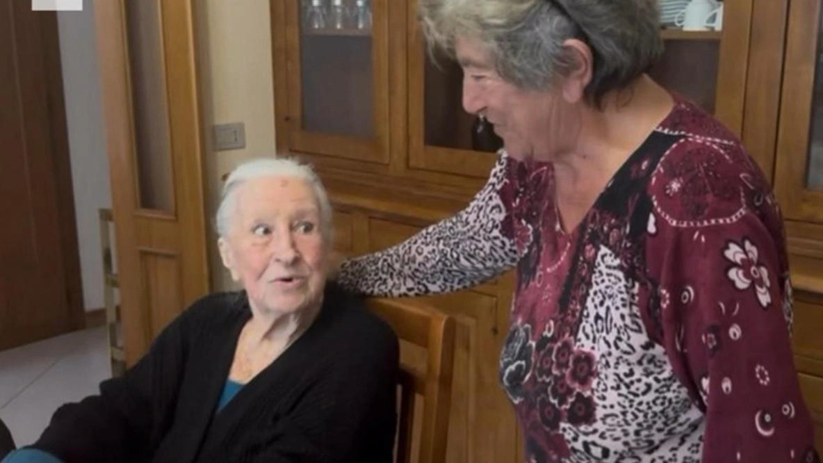 L’anziana signora parla davanti alle telecamere della trasmissione di Rai Uno “La vita in diretta“ e fornisce la sua versione dei fatti: "Le nipoti di Milano non si sono mai viste. Sono venute per i soldi". L’anziana signora parla davanti alle telecamere della trasmissione di Rai Uno “La vita in diretta“ e fornisce la sua versione dei fatti: "Le nipoti di Milano non si sono mai viste. Sono venute per i soldi".